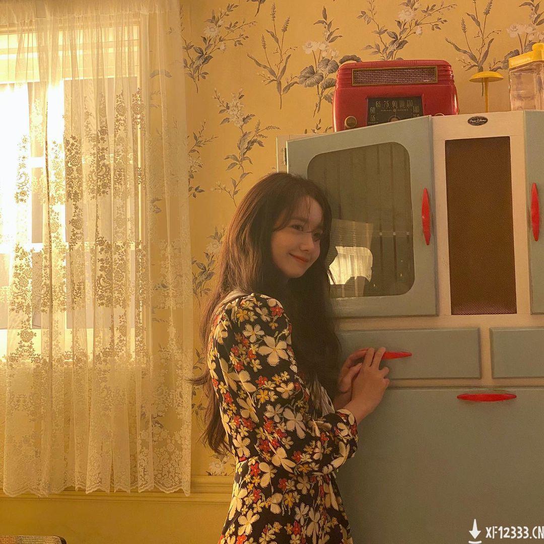 韩国女星林允儿打《LOL》手游：谁来给我打辅助