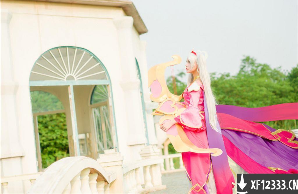 英雄联盟cosplay粉色迷人琴女